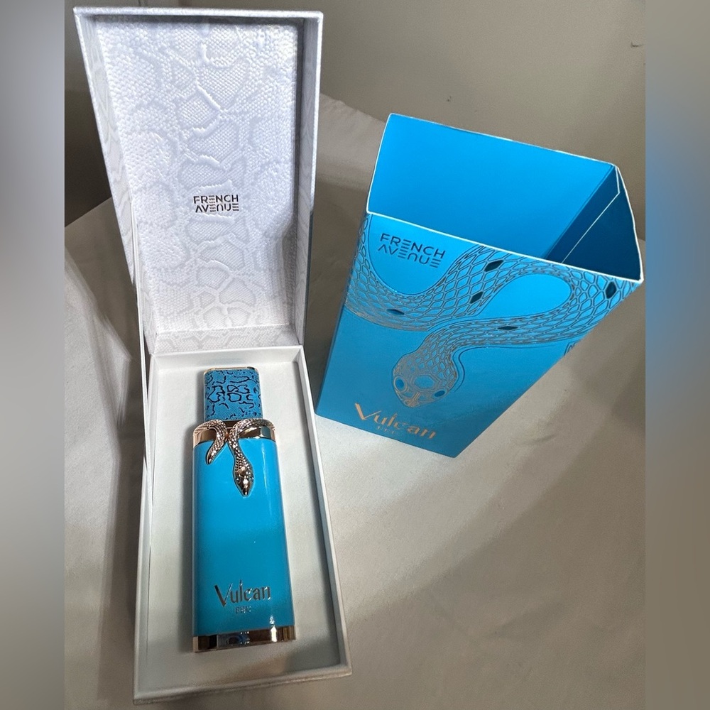 *SOLD*Vulcan Feu EDP New in Box & Bottle with Snake Design. - Picture 2 of 9